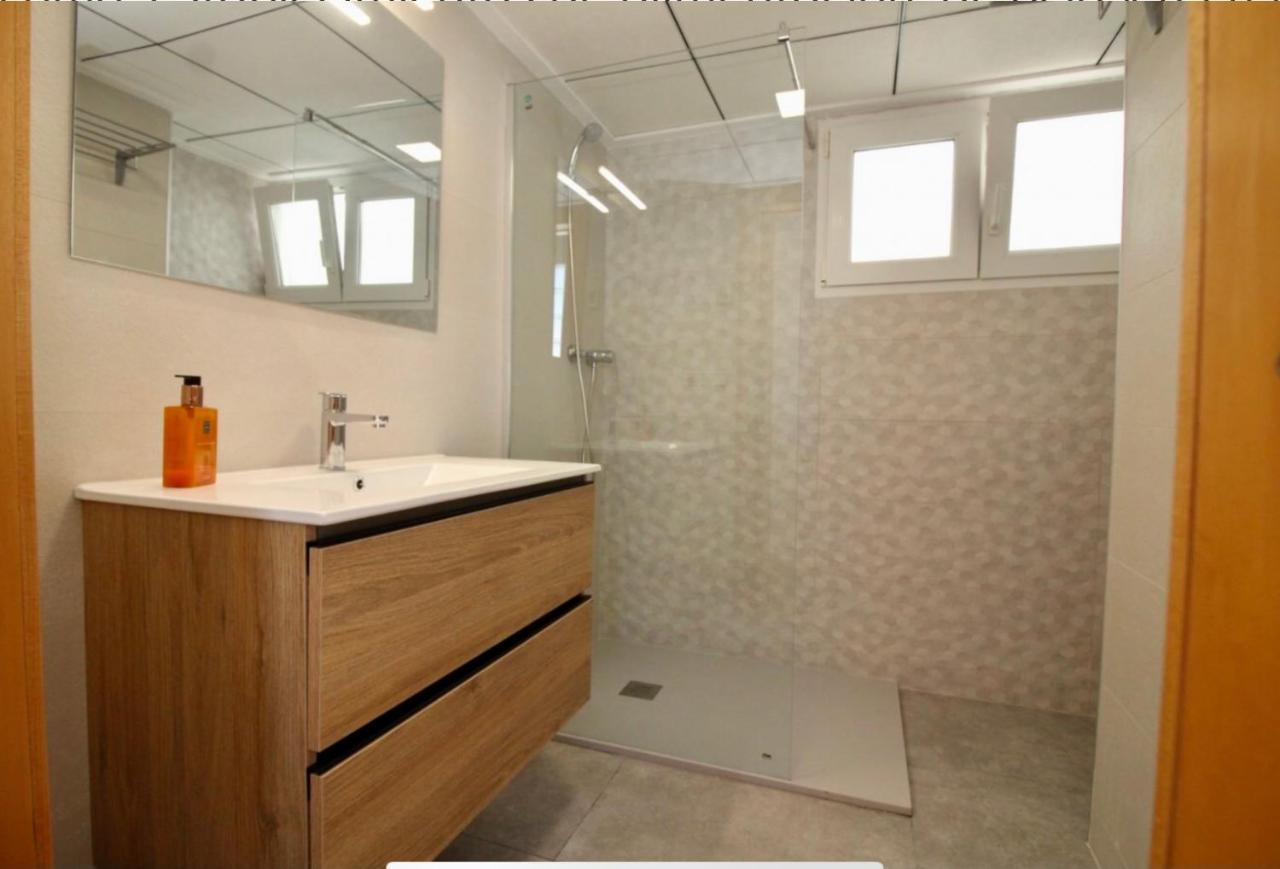 Lujoso apartamento en 1ª línea recién reformado Santa Pola Esterno foto